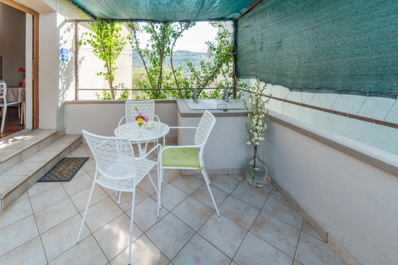 Apartmani Bugenvilija Brbinj Eksteriør bilde
