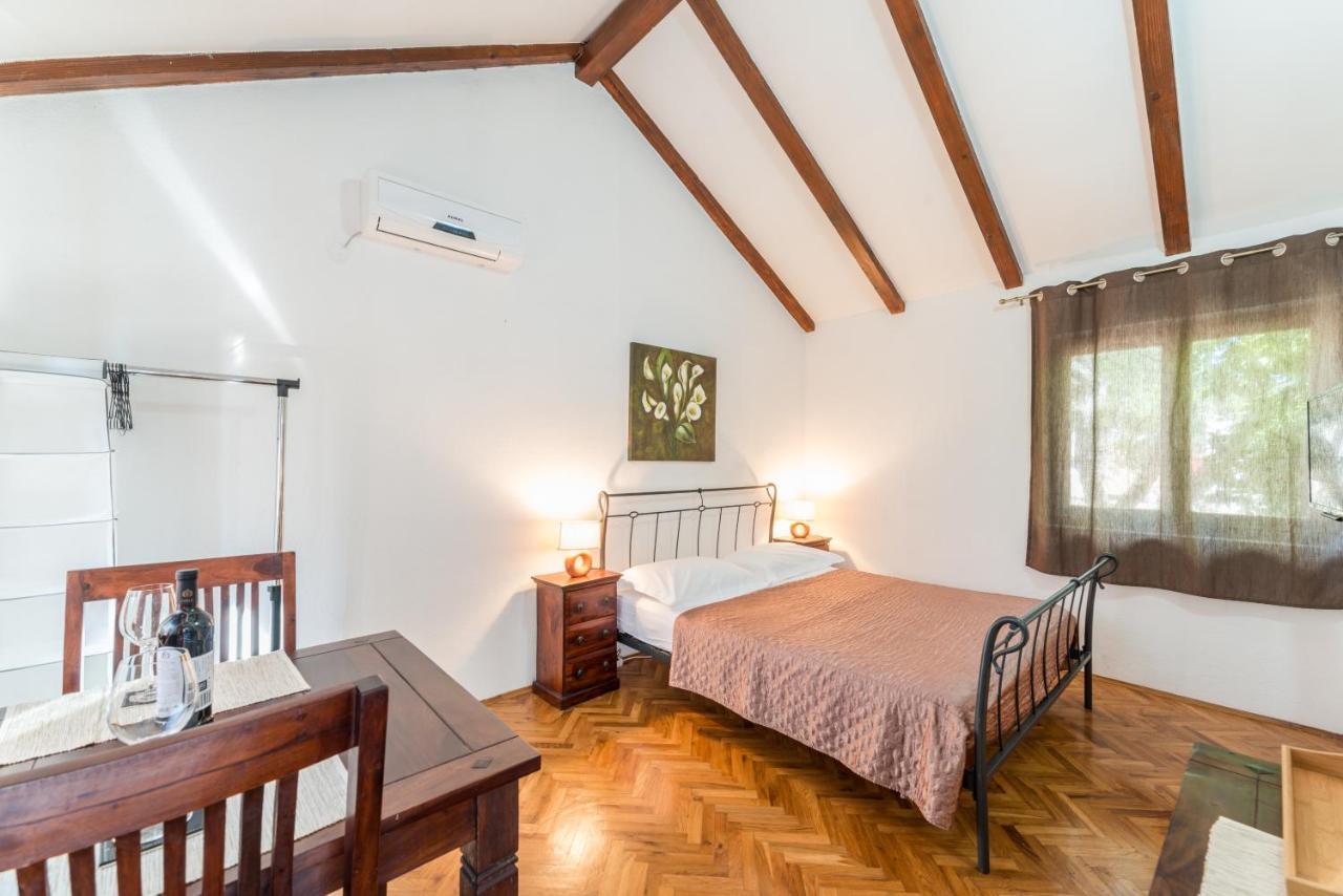 Apartmani Bugenvilija Brbinj Eksteriør bilde
