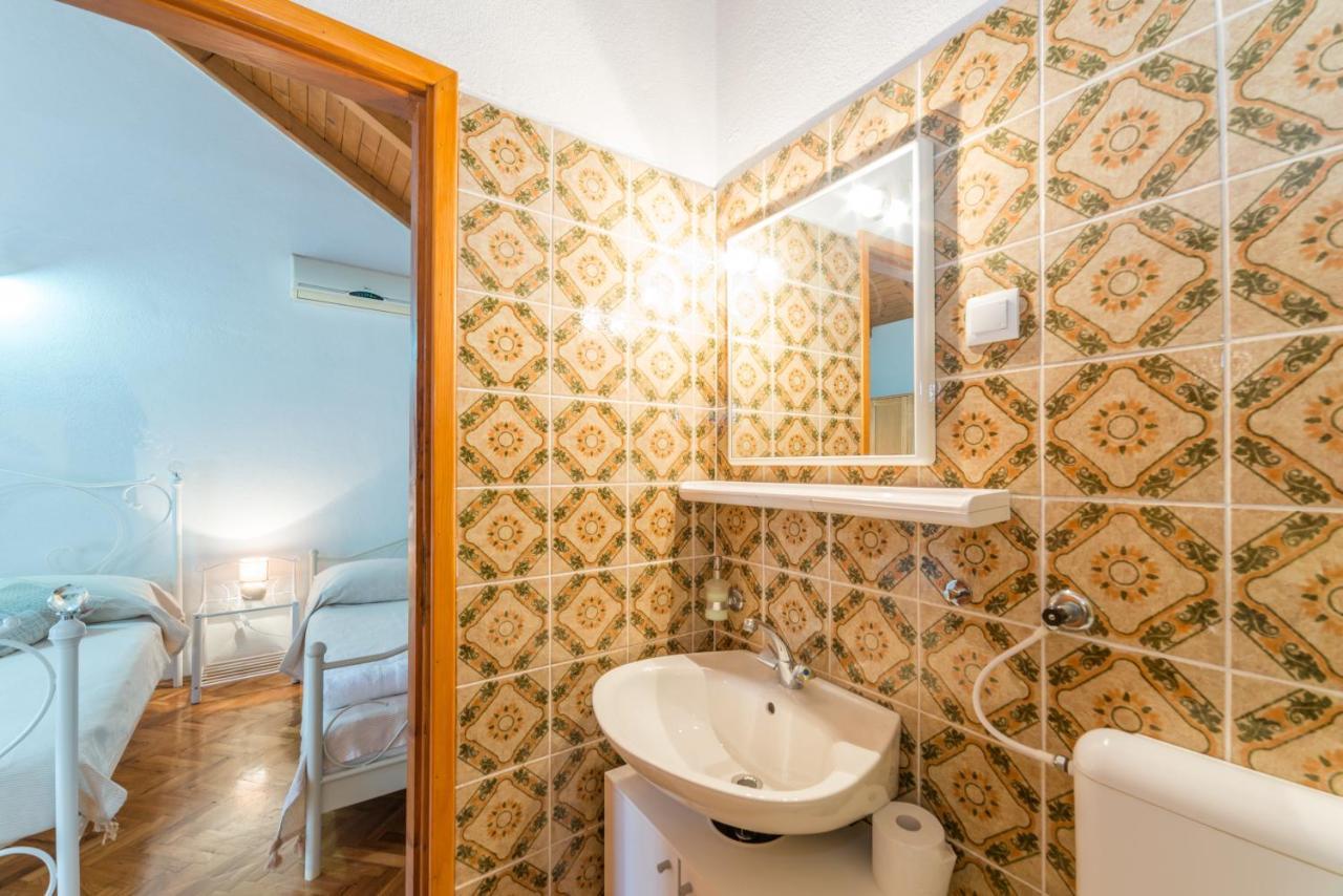 Apartmani Bugenvilija Brbinj Eksteriør bilde